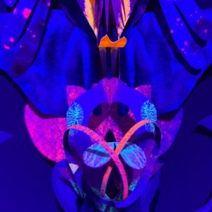 Détail sculpture sous lumière noire