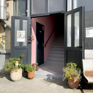 Ateliers 99, Entrée