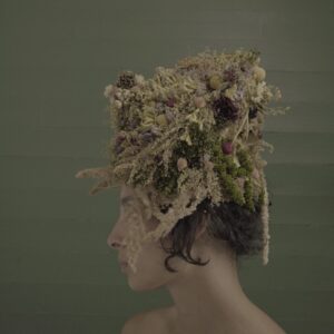 Delphine Ouattara, Chapeau fleuri
