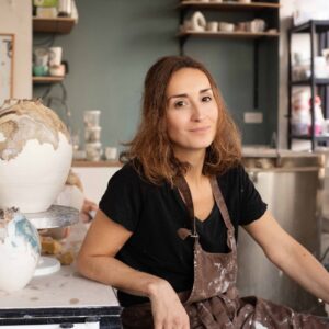 Audrey Schaditzki, dans son atelier
