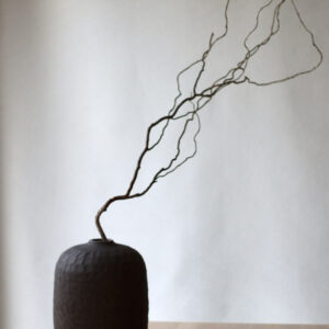 Vase en grès noir chamotté