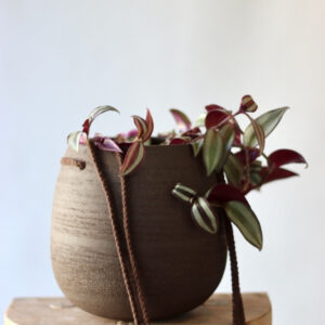 Pot à plantes en grès noir chamotté